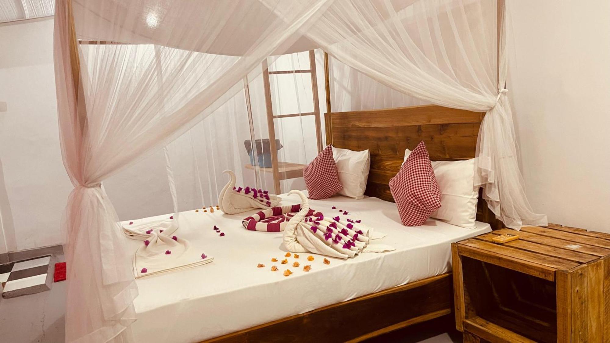 Swiss Kiss Beach Resort Уппувелі Екстер'єр фото