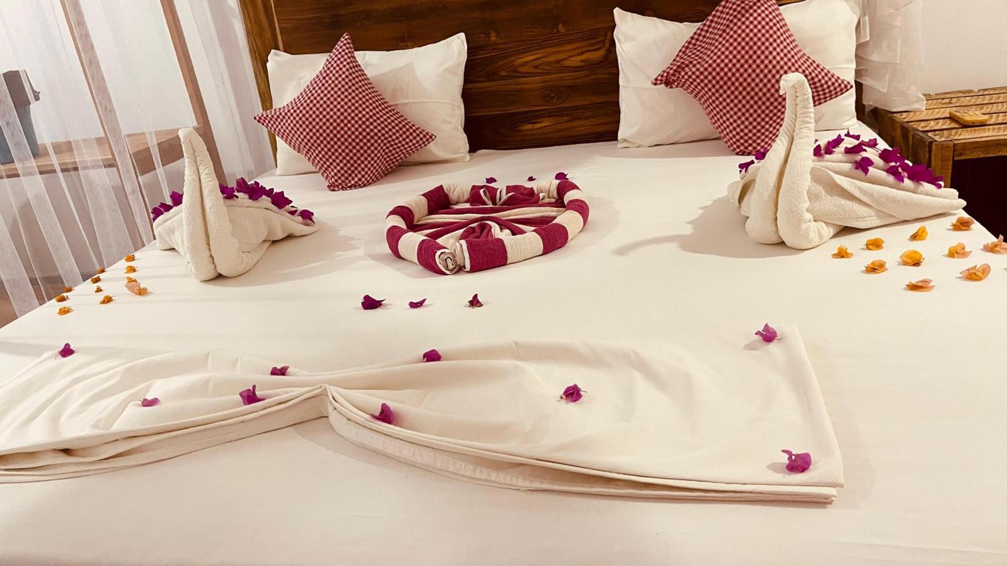Swiss Kiss Beach Resort Уппувелі Екстер'єр фото