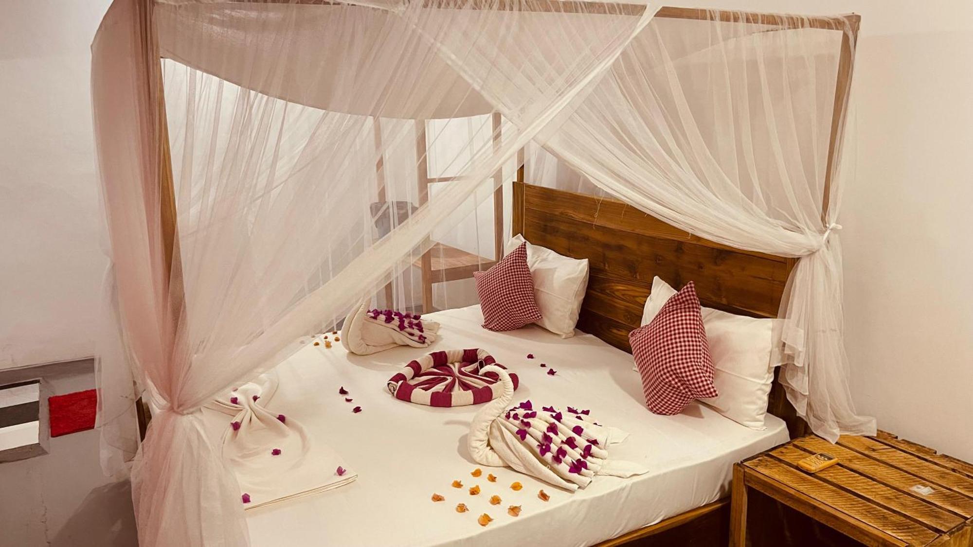 Swiss Kiss Beach Resort Уппувелі Екстер'єр фото