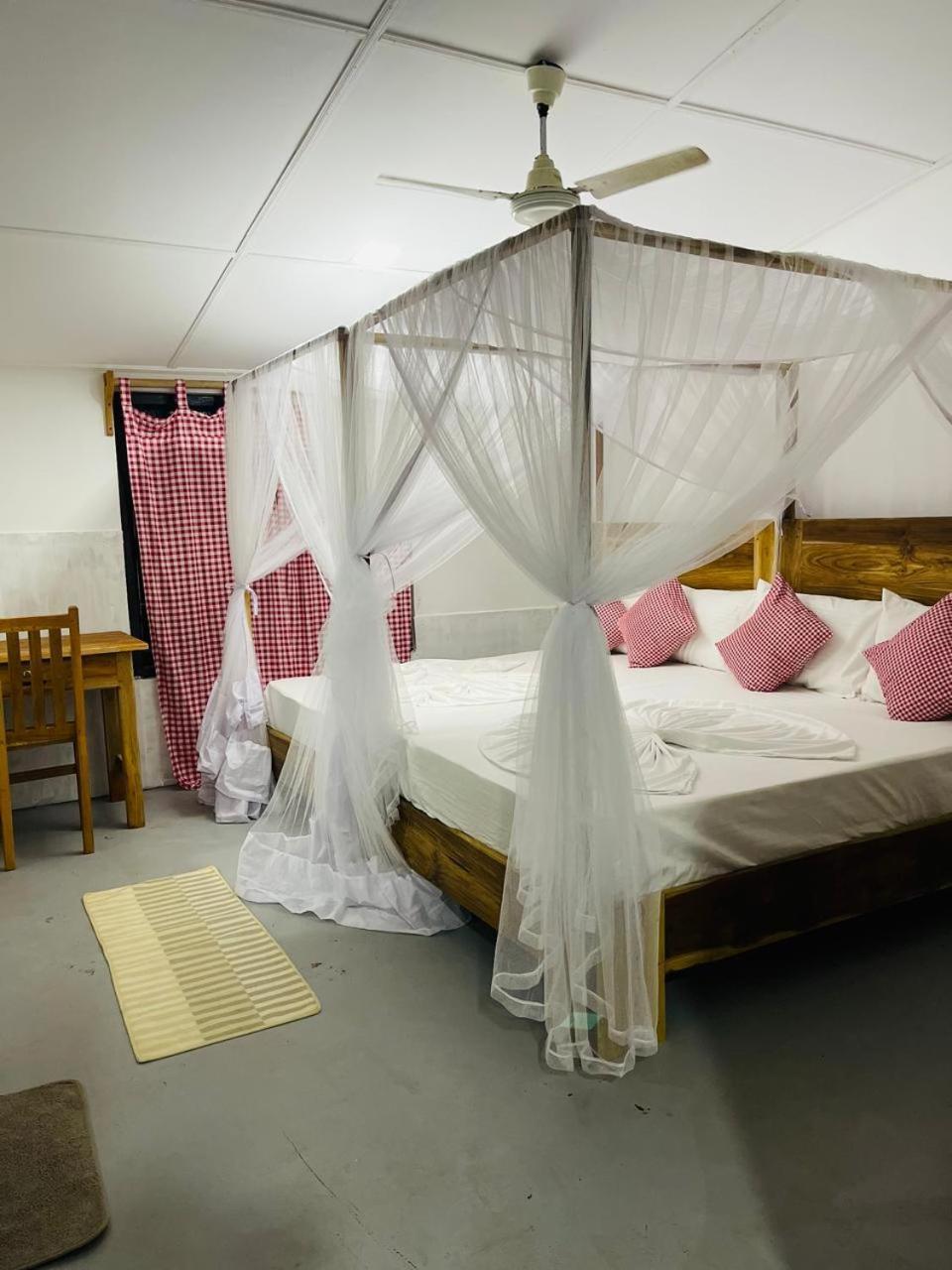 Swiss Kiss Beach Resort Уппувелі Екстер'єр фото