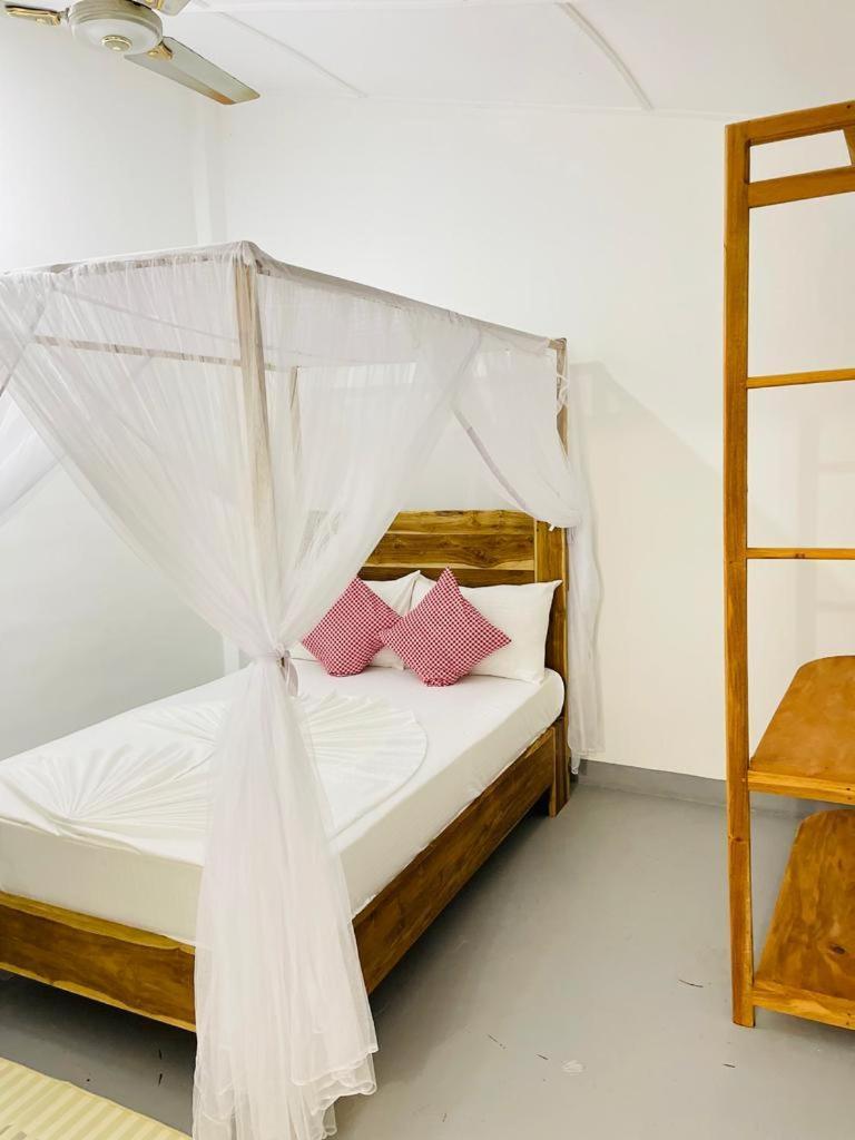 Swiss Kiss Beach Resort Уппувелі Екстер'єр фото