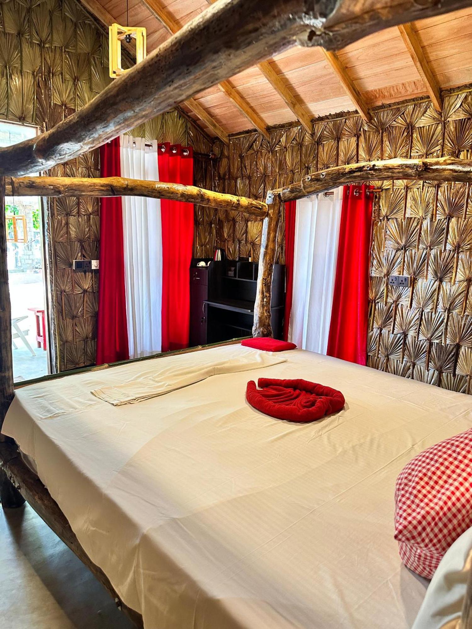 Swiss Kiss Beach Resort Уппувелі Екстер'єр фото